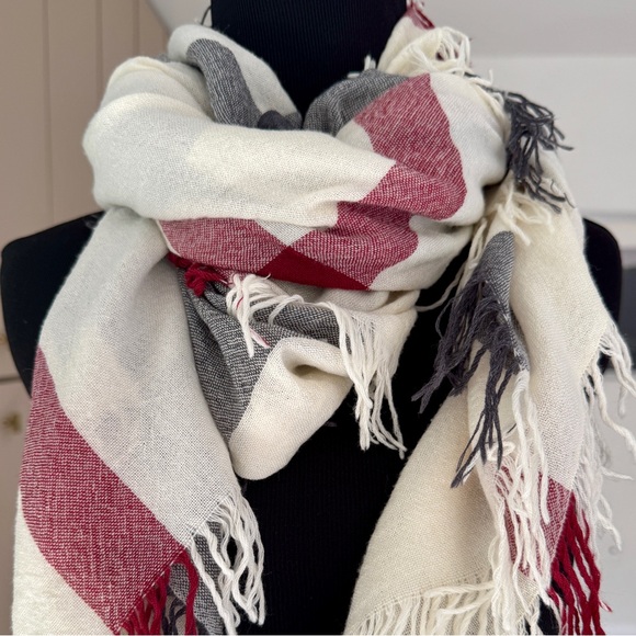 Burberry Merino Wool Blanket Scarf - Picture 5 of 12